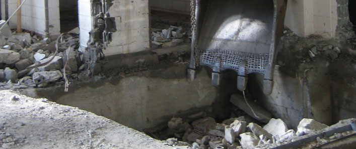 Demolizione di struttura industriale